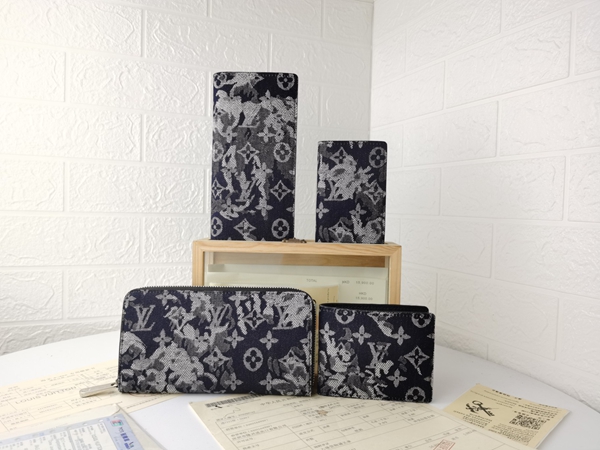 LVコピーウォレット着用イメージ